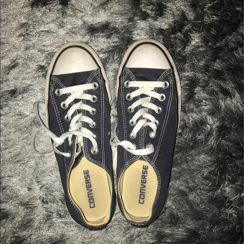 Navy blue converse, great condition!